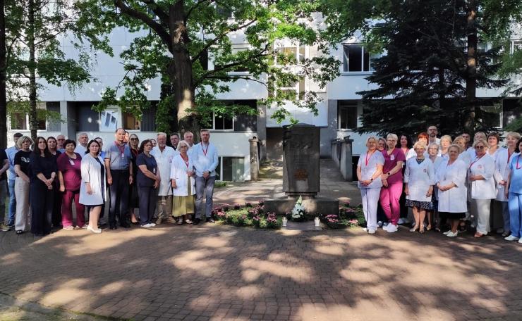 Respublikinės Panevėžio ligoninės bendruomenė pagerbė prieš 85 metus nužudytų medikų atminimą