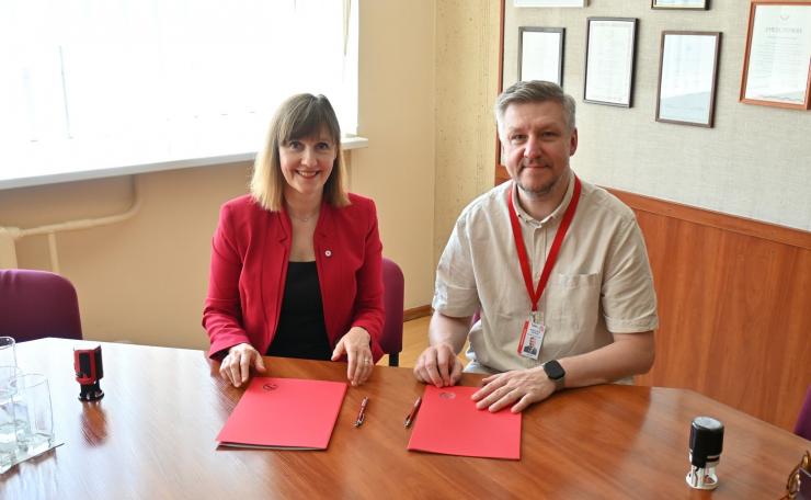 Pasirašyta bendradarbiavimo sutartis tarp Respublikinės Panevėžio ligoninės ir Lietuvos Raudonojo Kryžiaus