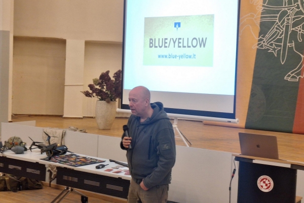 0017_2025-11-17_blue_yellow_rpl-16_1763397507-252b2108328b887ee32915e71675e094.jpg
